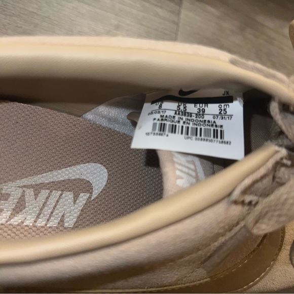 Women’s Nike sneaker - Picture 6 of 9